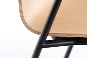 Schönes Design der Buchenschale auf Metallrahmen