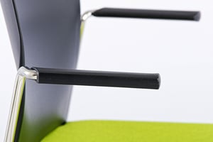 Die Armlehnen drängen sich optisch nicht nach vorne