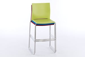 Der Ibiza Barhocker ist bequem stapelbar