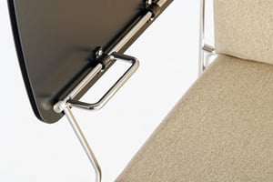 Die Ablagefläche kann ganz einfach hochgeklappt werden