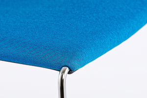 Sitz- und Rückenfläche sind bequem gepolstert