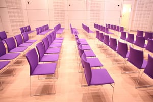 Egal ob Aula oder Großraum Lobby - Die Wirkung der bequemen Kufenstühle Ibiza SP RP verfehlt bei Ihren Gästen und Besuchern nicht ihre Wirkung