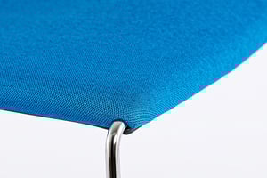 Die Sitzfläche ist gut und formstabil gepolstert