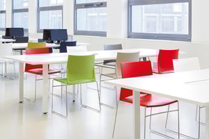 Das Stuhl Designwunder Ibiza besitzt ein hochwertiges verchromtes Kufengestell