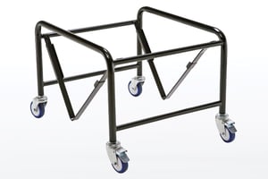 Der Transportwagen ist mit vier flexiblen Rollen ausgestattet, welche bei Bedarf festgestellt werden können, damit der Stuhlstapel nicht wegrollt