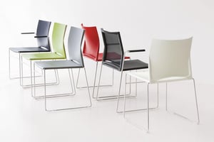 Die Kufenstühle Ibiza überzeugen durch ihr hochwertiges Design und laden damit Besucher und Gäste zum verweilen und bequemen Sitzen ein