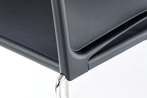 Die Kunststofflehne ist sehr strapazierfähig