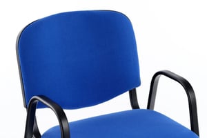 Die Polsterung ist genau an die Rückenlehne angepasst