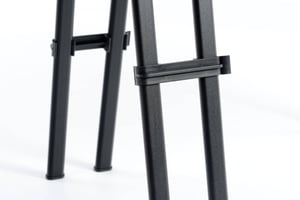 Die Reihenverbinder lassen sich auch am unteren Gestell anbringen