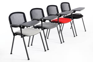 Durch die hygienischen Iso mit Netzrücken lassen sich durch das Schreibablar schnell einzelne Arbeitsplätze stellen