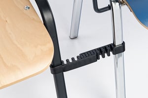Der optinal erhältliche Stuhlverbinder ist verstellbar Der optinal erhältliche Stuhlverbinder ist verstellbar