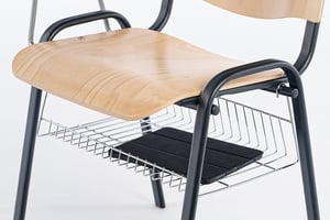 Unterlagen und Arbeitsmaterial können in dem Korb abgelegt werden Unterlagen und Arbeitsmaterial können in dem Korb abgelegt werden