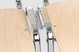 Mit dem integrierten Verbinder können die Stühle schnell eingehakt werden