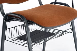 Auf Wunsch kann zusätzlich ein Ablagekorb unter der Sitzfläche gewählt werden