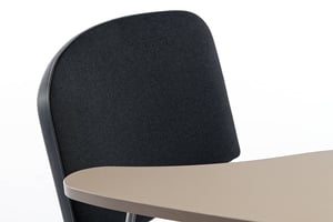 Die Rückenlehne ist angenehm gepolstert