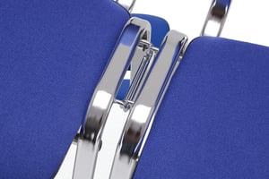 Die optionalen integrierten Stuhlverbinder sind sehr stabil