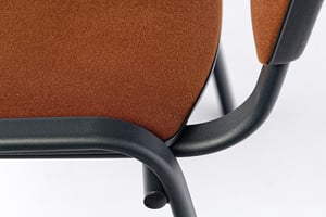 Gestell Polsterung und Kunststoff sind aufeinander abgestimmt