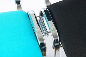 Wenn benötigt können an den Stühlen feste Verbinder gewählt werden