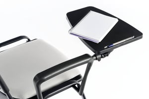 Feste Auflage für Stift und Heft