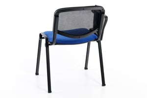 Die Rückenlehne schmiegt sich an