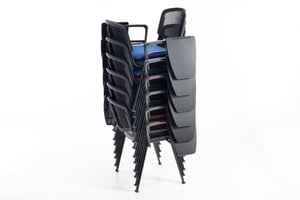 Gestapelt platzsparend einzulagern