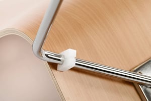 Der Stapelschutz verhindert ein Verkratzen der Sitzflächen