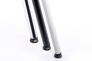 Bei unserem Armlehnstühl stehen verschiedene Gestellfarben zur Auswahl