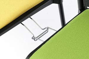 Die Armlehnenpolsterstühle London AL können optional miteinander verbunden werden