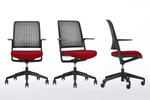 Der Drehstuhl Luxemburg mit dunkelroter Sitzfläche