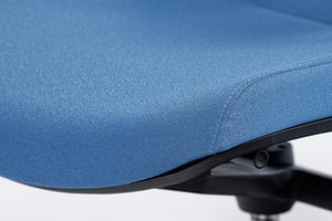 Der gepolsterte Sitz hat eine Stärke von 40 mm