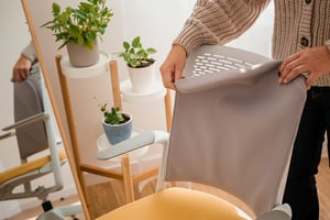 Die optionale Rückenpolsterauflage ist bei Bedarf einfach abnehmbar