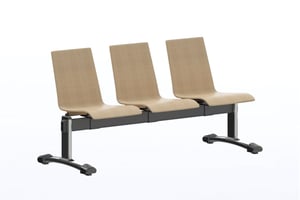 In Wartebereichen werden gerne Traversenbänke gestellt