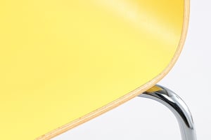 Die Sitzschalen sind ergonomisch in Form gebogen Die Sitzschalen sind ergonomisch in Form gebogen