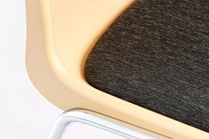Optisch passen die Polsterbezüge gut zur Sitzschale