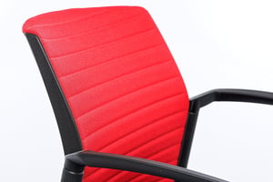 Die Rückenlehne ist ergonomisch geformt