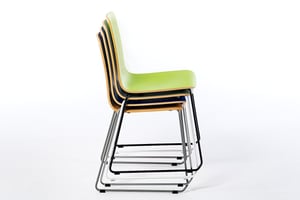 Der Stuhl Manila KU im Stapel