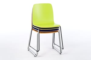 Der Stuhl Manila KU ist stapelbar