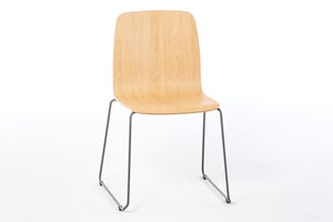 Der Stuhl Manila KU mit einer Sitzschale aus Holz