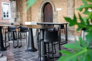 Für Outdoorbereiche ist unser Melbourne Barhocker bestens geeignet