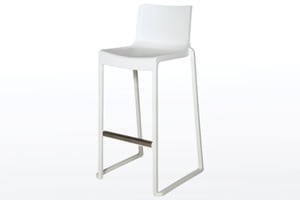 Unsere Barhocker Melbourne im klassischem Design mit Schutzleiste im Fußbereich