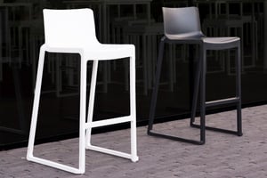 Unsere stapelbaren Barhocker im zeitlosen Design
