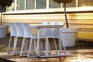 Die Kunststoffstühle Melbourne sind für Außenbereiche bestens geeignet