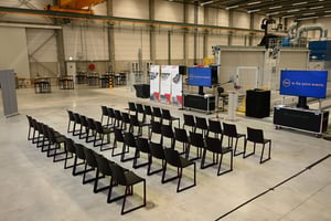 Unsere Melbourne Stapelstühle können schnell und einfach gestellt werden