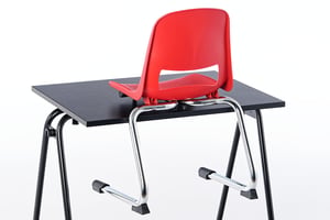 Die Mila FS KIDS Freischwinger können praktisch hochgestellt werden