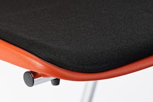 Das Sitzpolster ist hochwertig verarbeitet