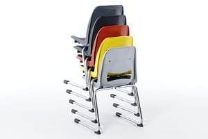 Der Freischwingerstuhl Mila FS SP ist verschieden konfigurierbar