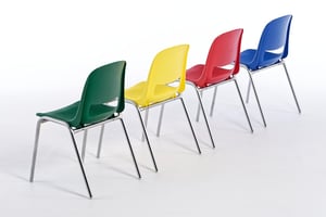 Auch von hinten geben die Kinderstuhlreihen ein schönes Bild