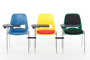 Verschiedene Varianten des Mila Collegestuhls ergeben zusammen ein tolles Bild