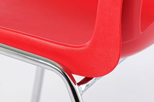 Die umgeformte Außenkante sorgt für Stabilität der Sitzschale