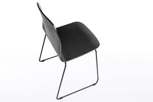 Die Holzschalenkufenstühle Montana lassen sich überall einsetzen